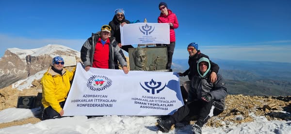 AHİİTA alpinistlərindən Heydər zirvəsinə uğurlu yürüş!