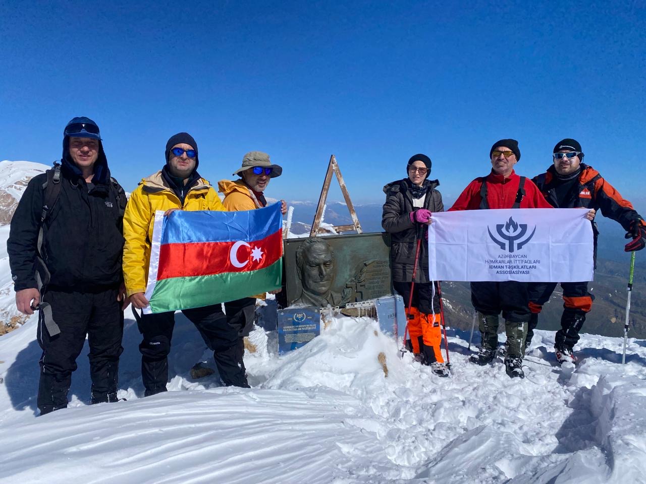 AHİİTA alpinistləri Heydər zirvəsini fəth etdi
