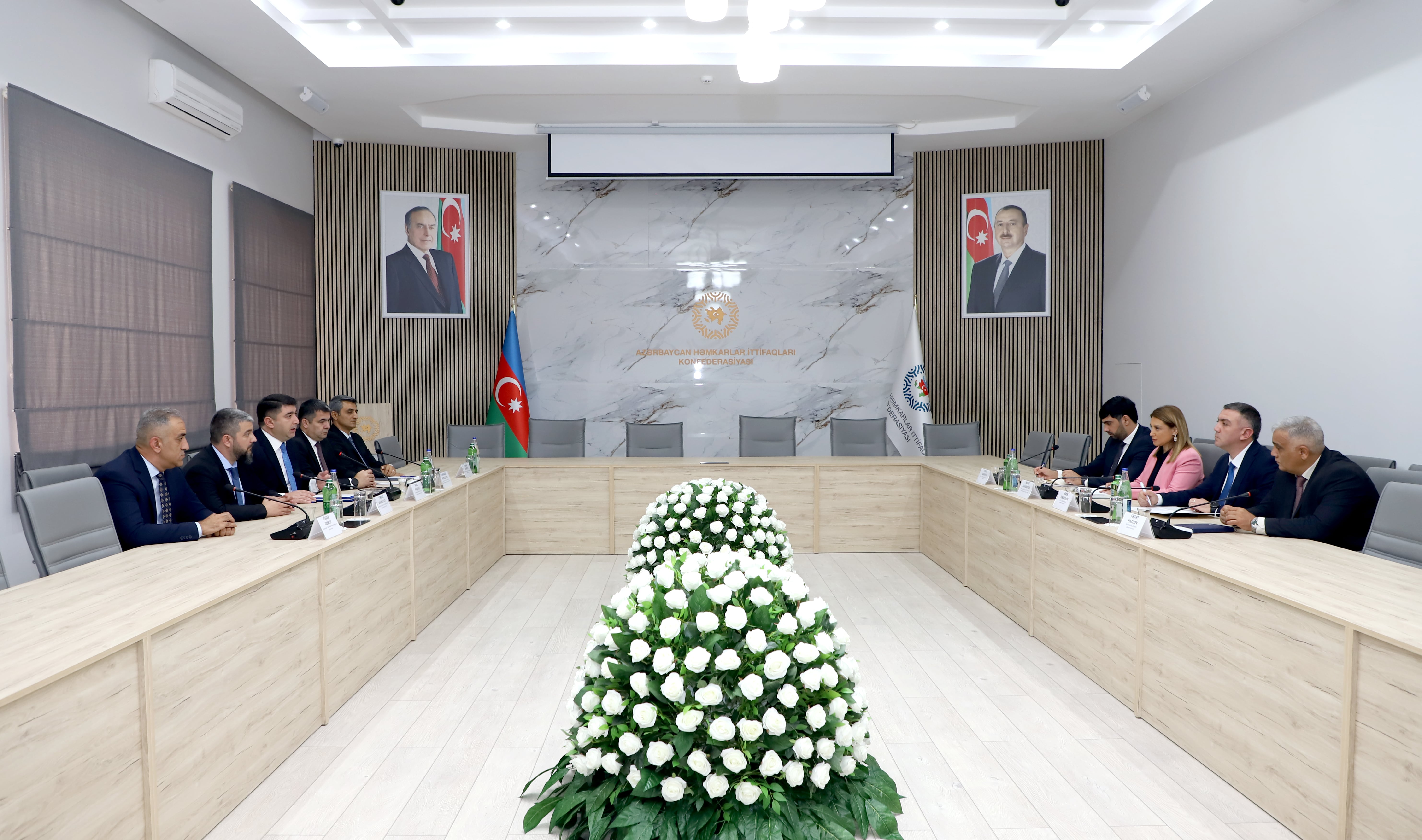 Azərbaycan Həmkarlar İttifaqları Konfederasiyasında (AHİK) Azərbaycan Basketbol Federasiyasının (ABF) nümayəndələri ilə görüş keçirilib