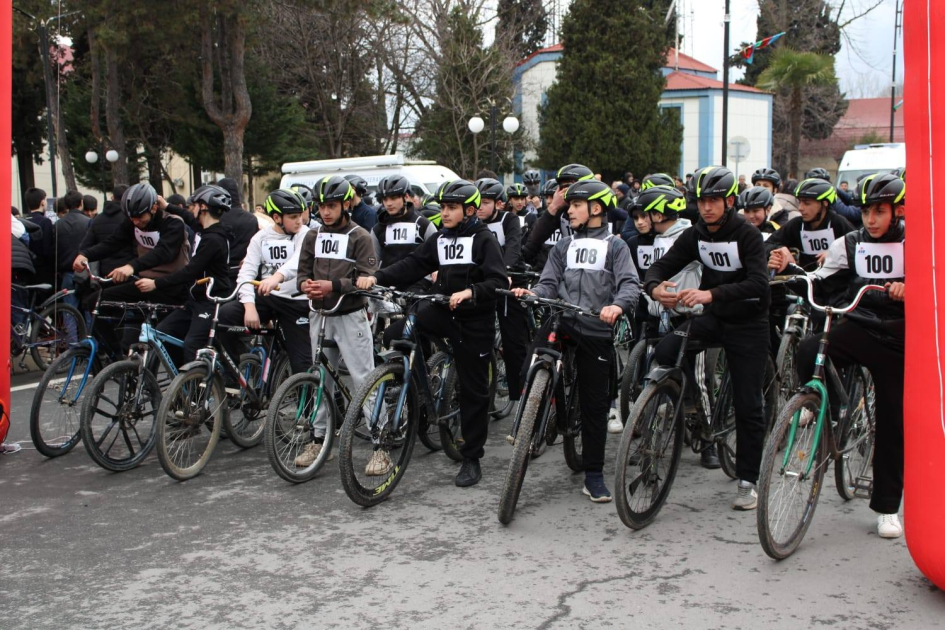 Balakəndə məktəblilər arasında velosiped yarışı keçirilib