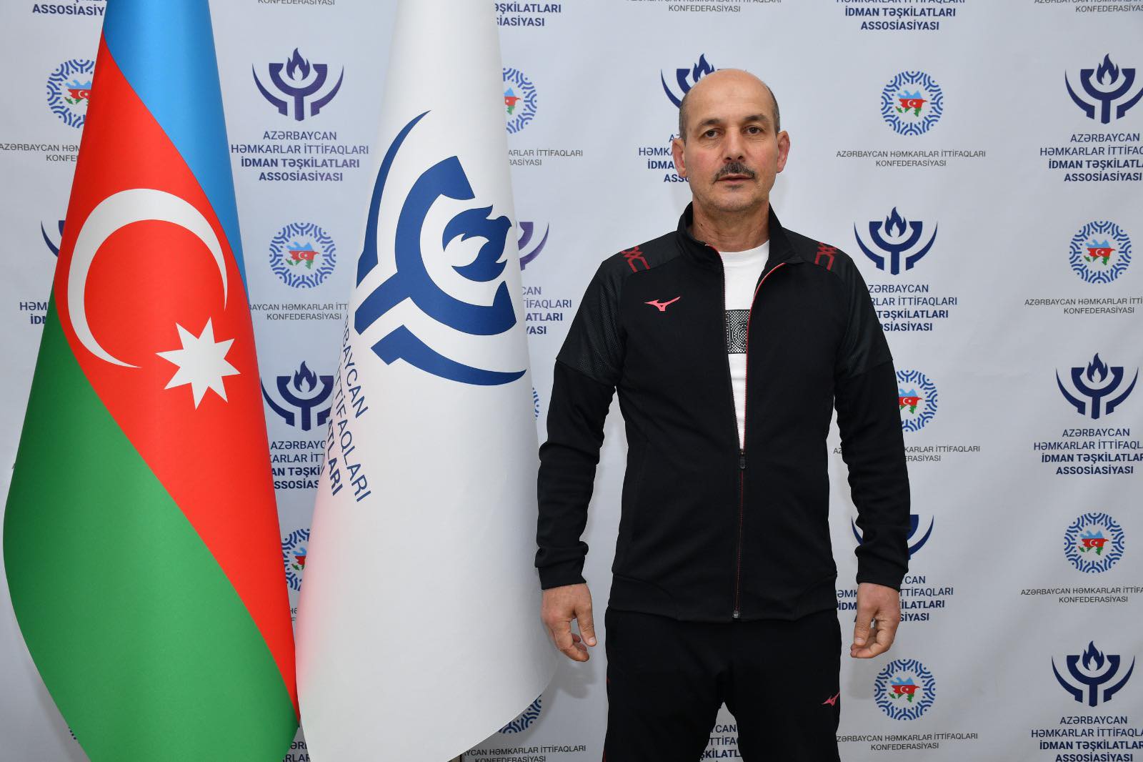 Sambo üzrə peşəkar məşqçimiz yüksək təltifə layiq görüldü