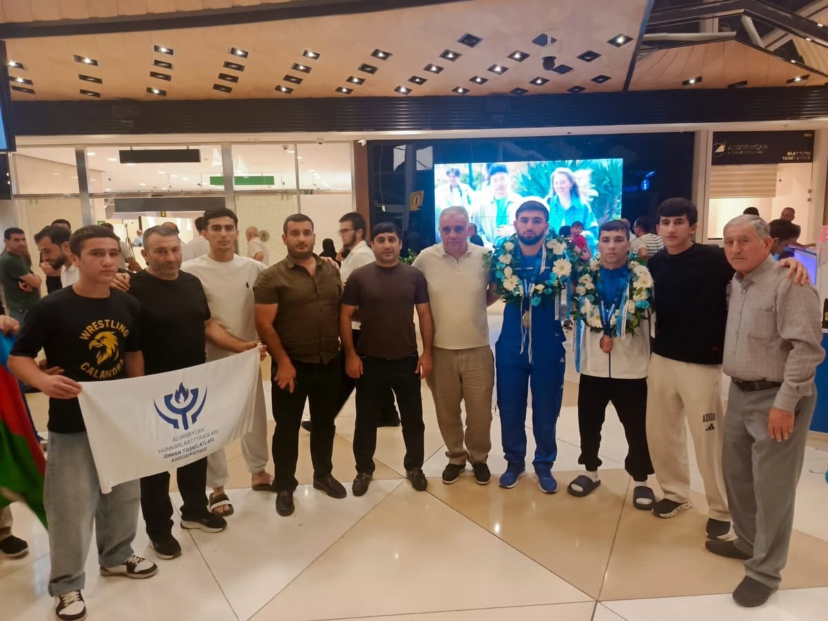 Dünya çempionatının medalçıları vətənə qayıdıb