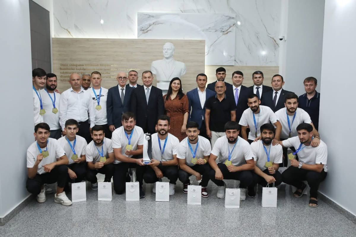 Azərbaycan Həmkarlar İttifaqları Konfederasiyasında (AHİK) bu günlərdə Avropa çempionatının qalibi olmuş Azərbaycan İdman Akademiyasının futzal komandası ilə görüş olub