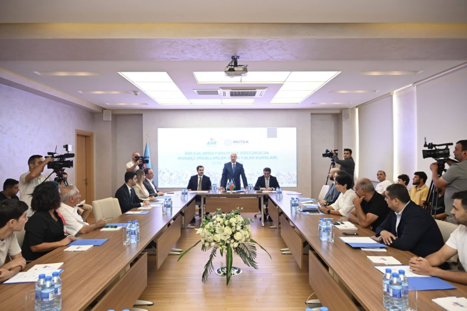 Velosiped idmanı sahəsində bölgələrdə fəaliyyət göstərəcək məşqçi-müəllimlər üçün təlim kurslarının açılışı olub